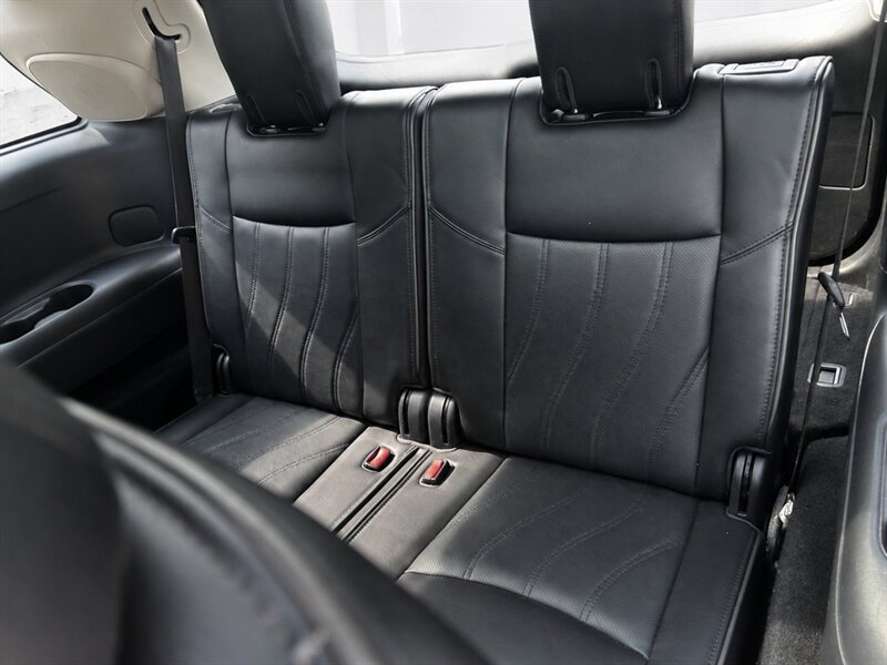 Used 2013 INFINITI JX35 AWD w/ Premium Pkg image 11