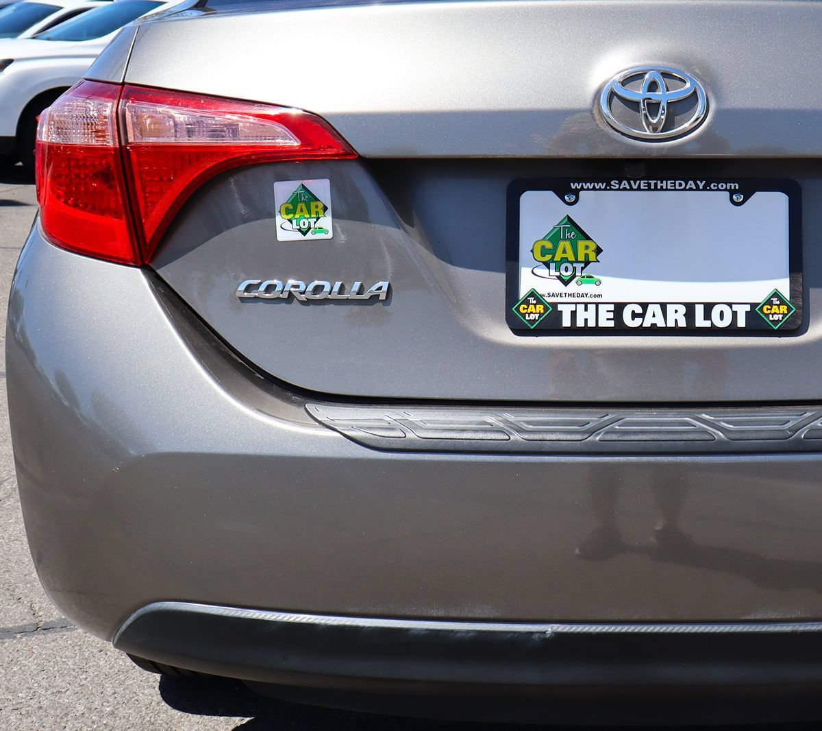 Used 2018 Toyota Corolla LE w/ Carpet Mat Package (TMS) FWD image 19