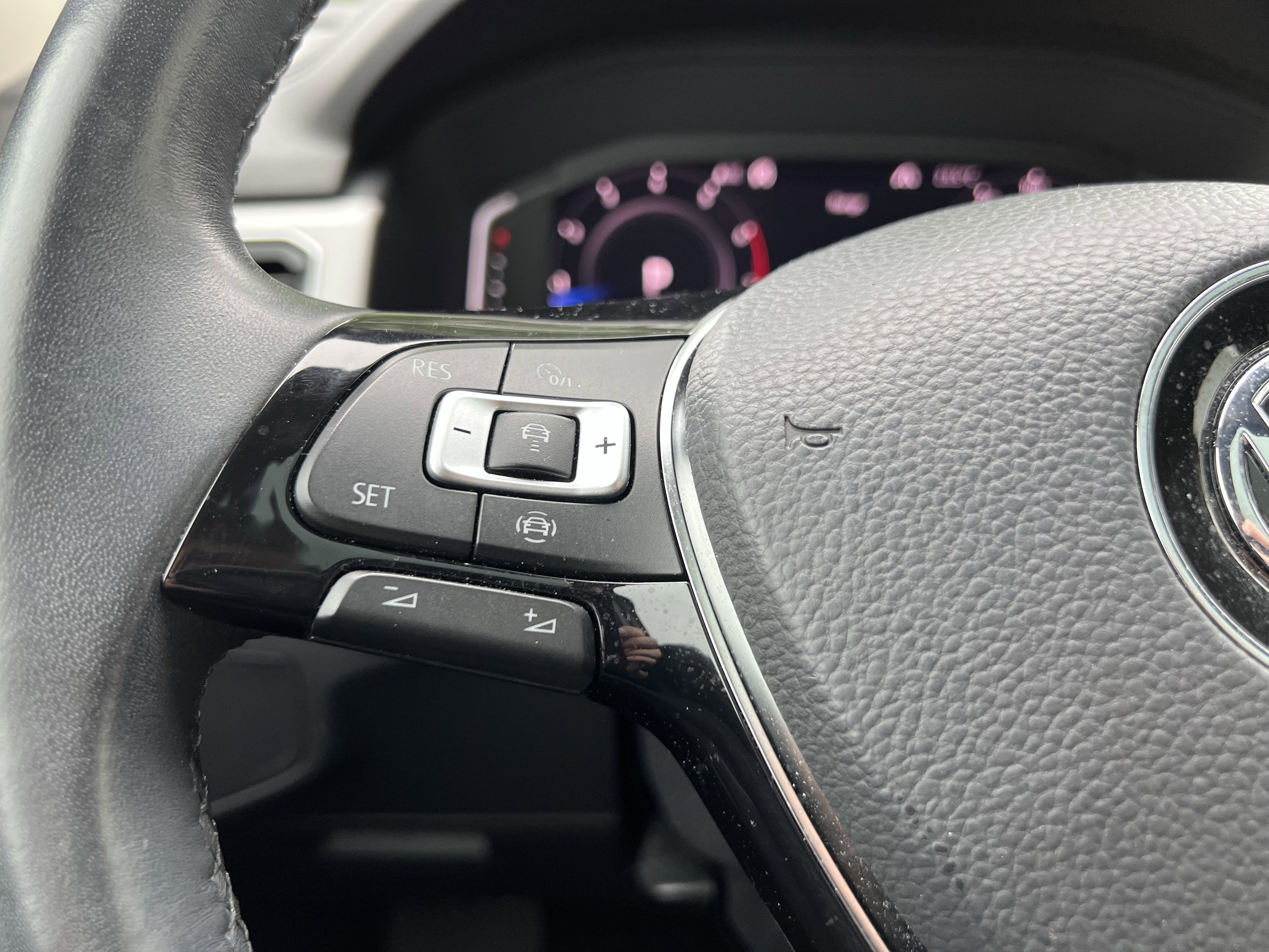 Used 2019 Volkswagen Atlas SEL AWD/4WD image 19