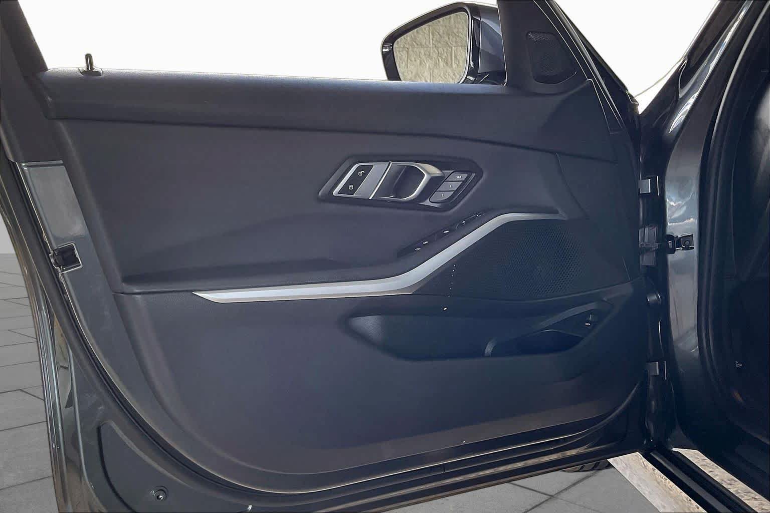 Used 2019 BMW 330i xDrive Sedan w/ Driving Assistance Package AWD/4WD image 23