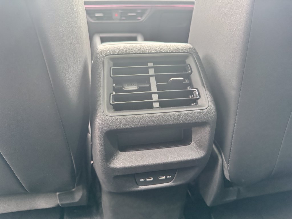 Used 2026 Volkswagen Tiguan SE w/ Panoramic Sunroof Package AWD/4WD image 20