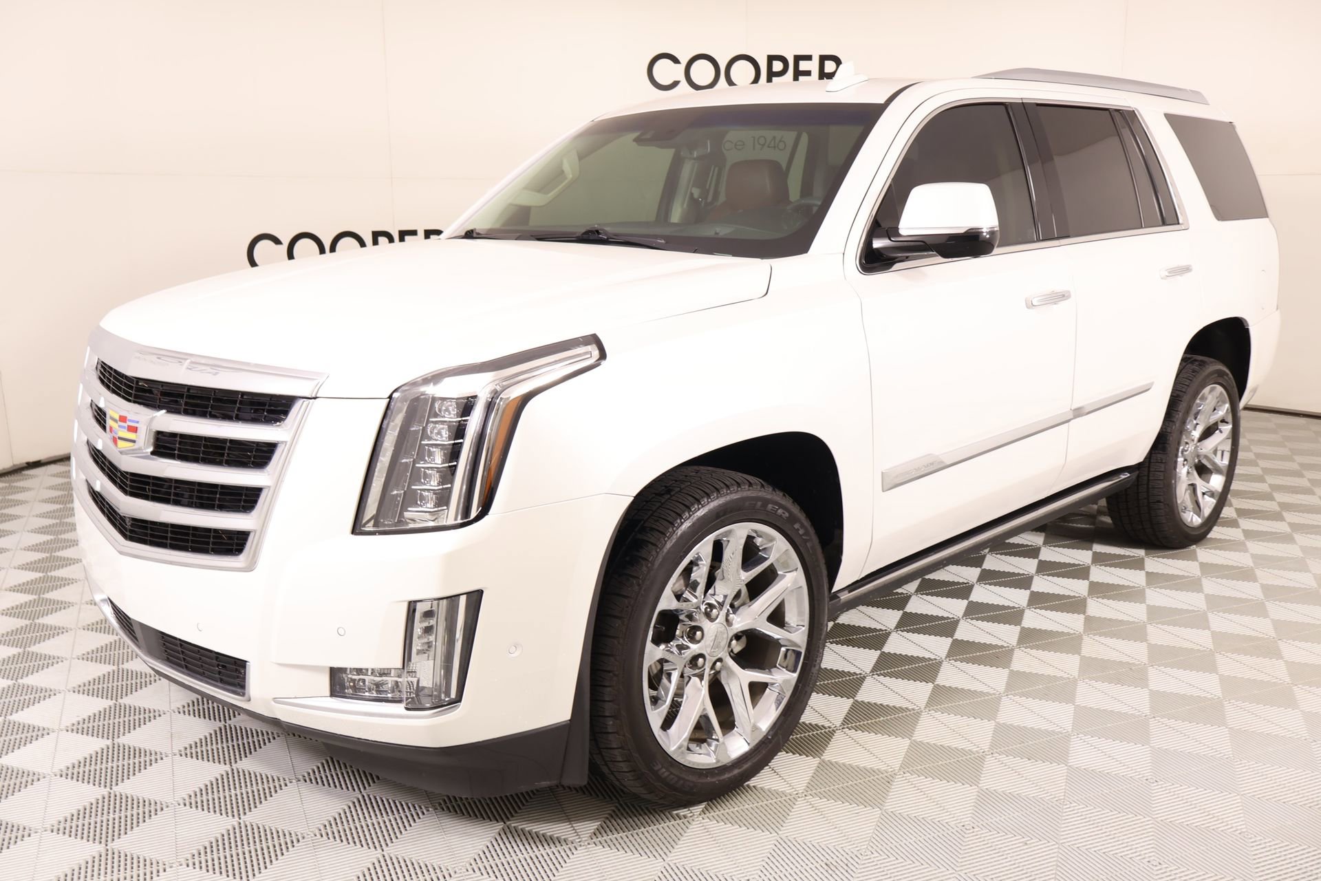 Used 2017 Cadillac Escalade Premium Luxury AWD/4WD image 11