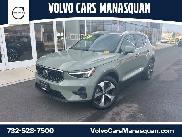 Certified 2025 Volvo XC40 B5 Plus image 1