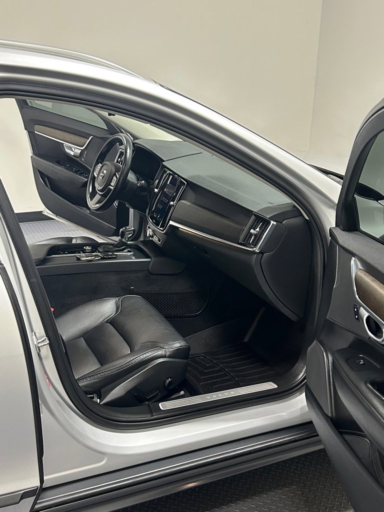 Used 2018 Volvo V90 T5 Cross Country w/ Convenience Package image 12
