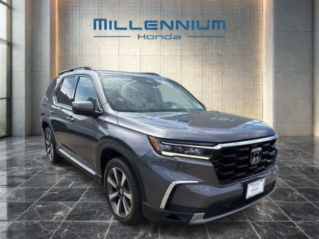 Certified 2023 Honda Pilot Touring image 2