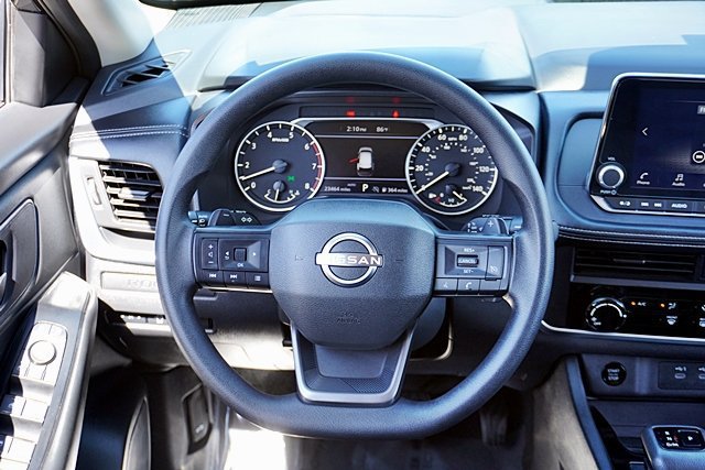 Used 2025 Nissan Rogue S AWD/4WD image 29