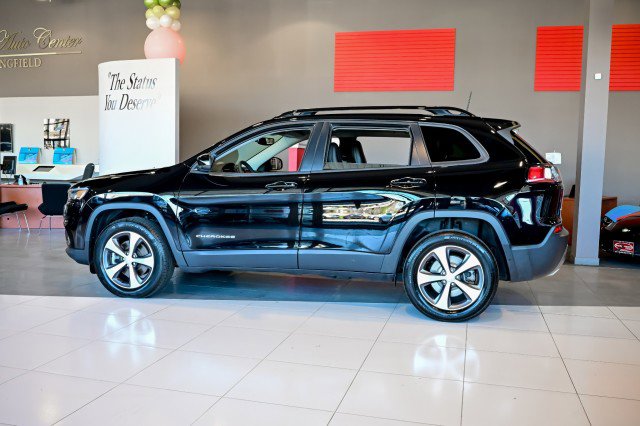 Used 2022 Jeep Cherokee Limited w/ Mopar Interior Package image 8