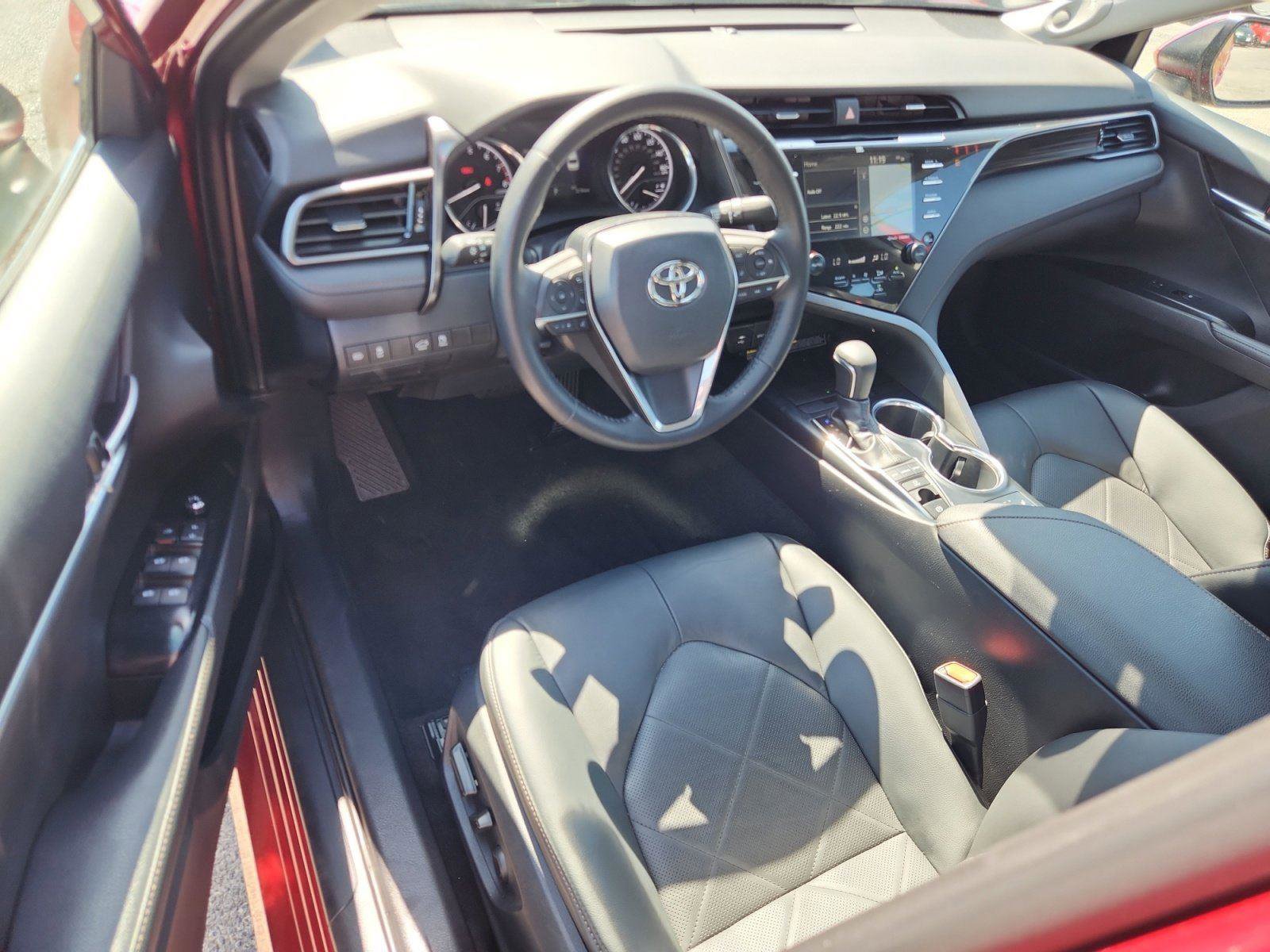 Used 2019 Toyota Camry XLE w/ Navigation Package FWD image 15