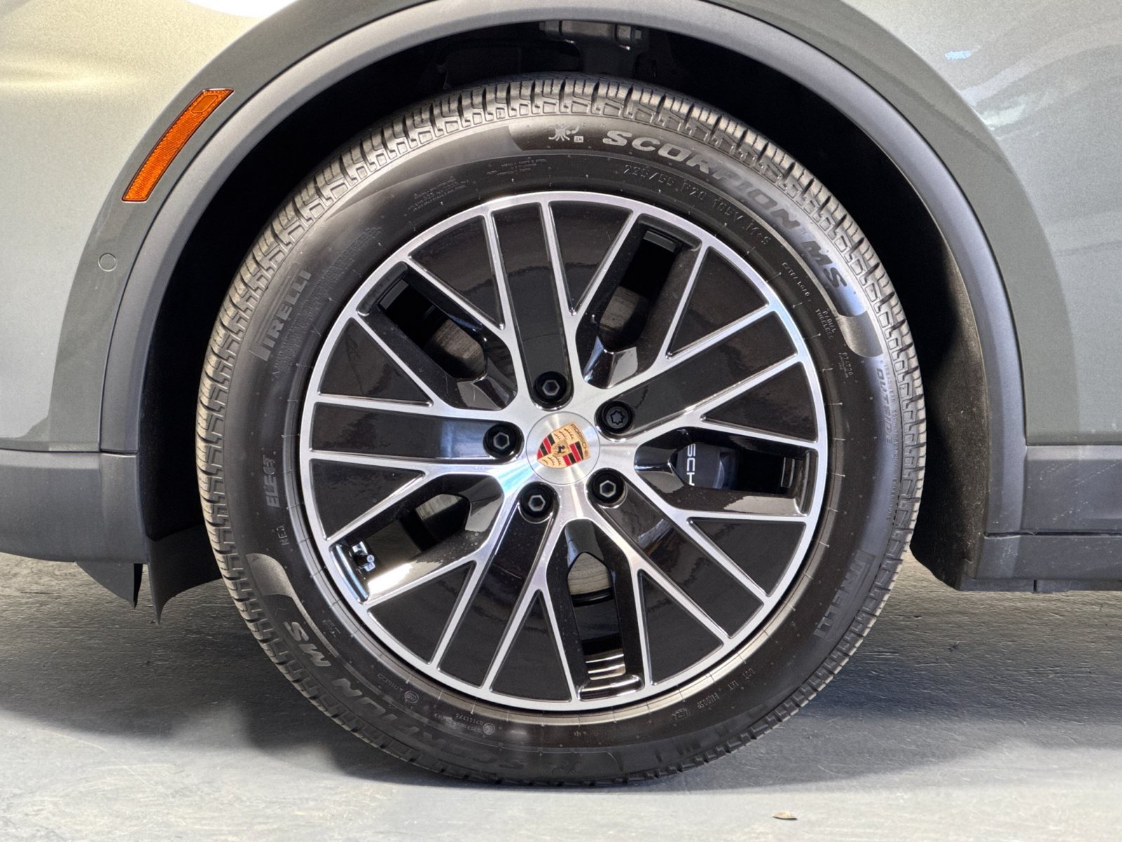 Certified 2025 Porsche Macan 4 Electric AWD/4WD image 34