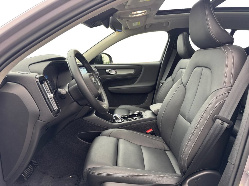 Certified 2026 Volvo XC40 B5 Plus AWD/4WD image 11