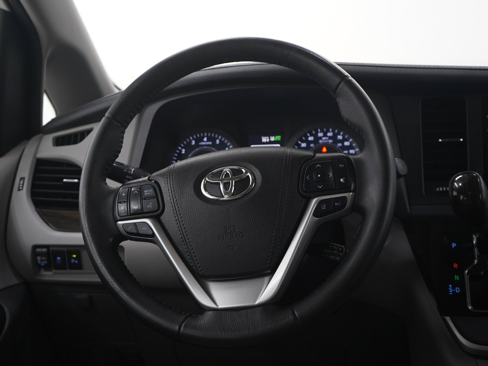 Used 2020 Toyota Sienna XLE Premium w/ Carpet Mat Package FWD image 19