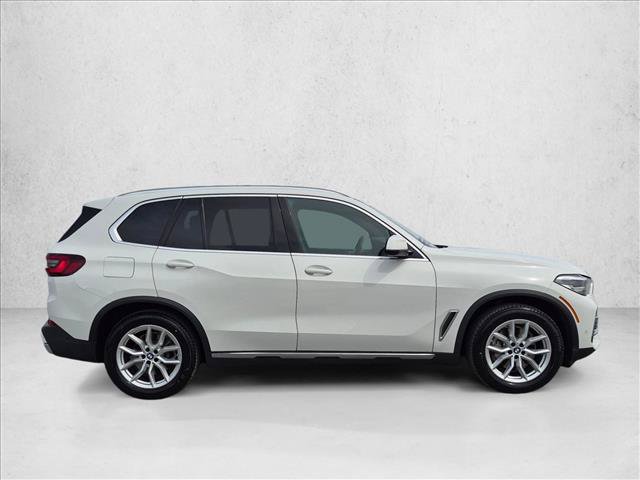 Certified 2022 BMW X5 xDrive40i w/ Parking Assistance Package AWD/4WD image 4