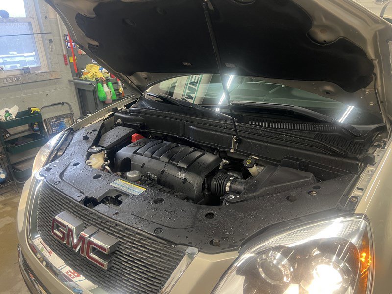 Used 2010 GMC Acadia SLT image 15