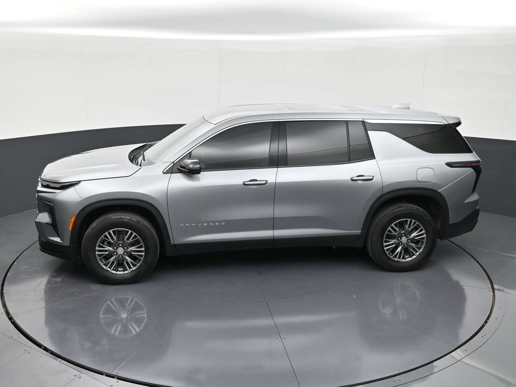 Used 2024 Chevrolet Traverse LS FWD image 13