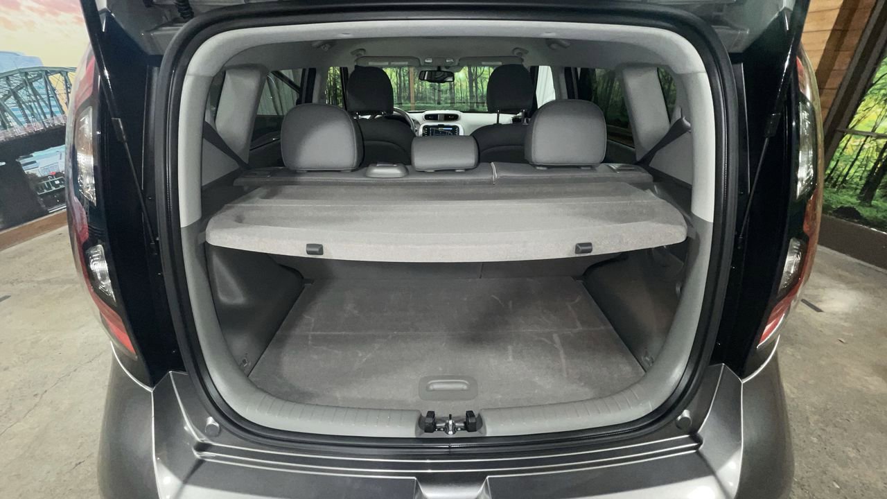 Used 2018 Kia Soul EV + FWD image 32