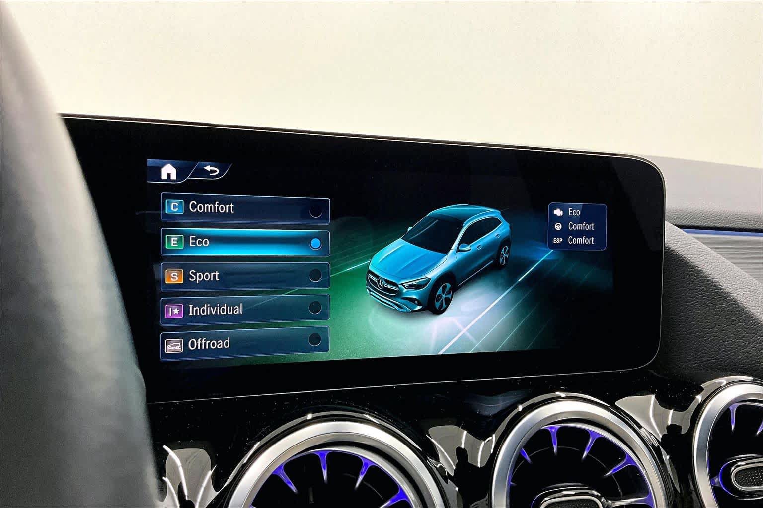 Certified 2025 Mercedes-Benz GLA 250 4MATIC image 33
