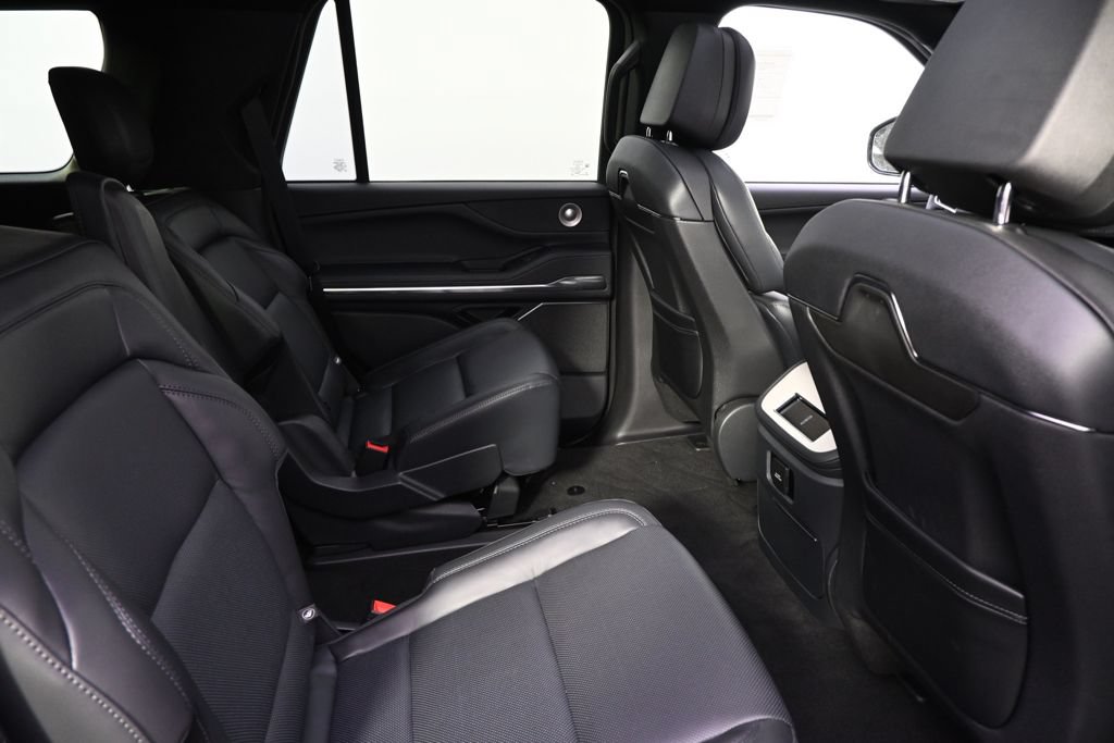 New 2027 Lincoln Navigator Reserve w/ Jet Appearance Package AWD/4WD image 18