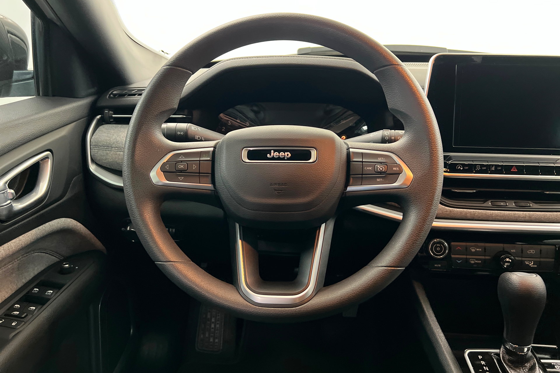 Used 2025 Jeep Compass Sport AWD/4WD image 13