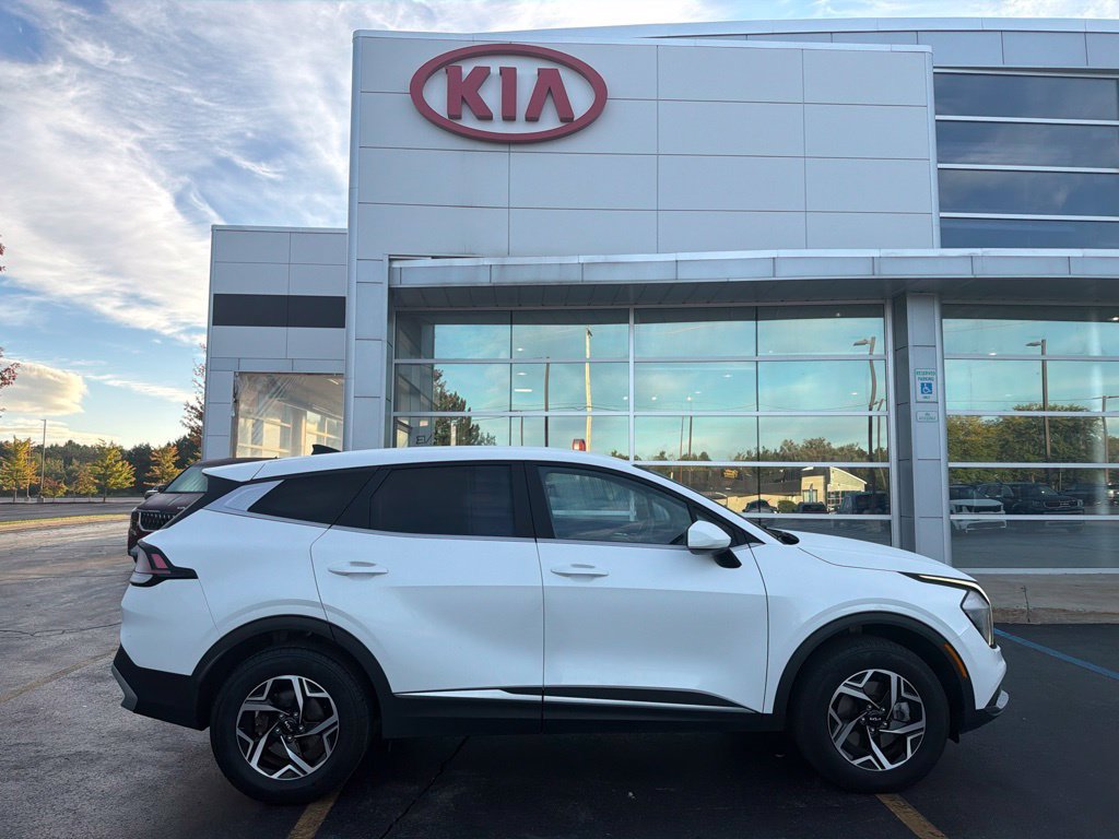 Used 2023 Kia Sportage LX AWD/4WD image 2