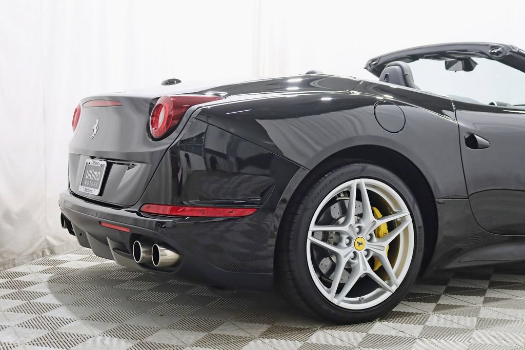 Used 2016 Ferrari California T RWD image 10