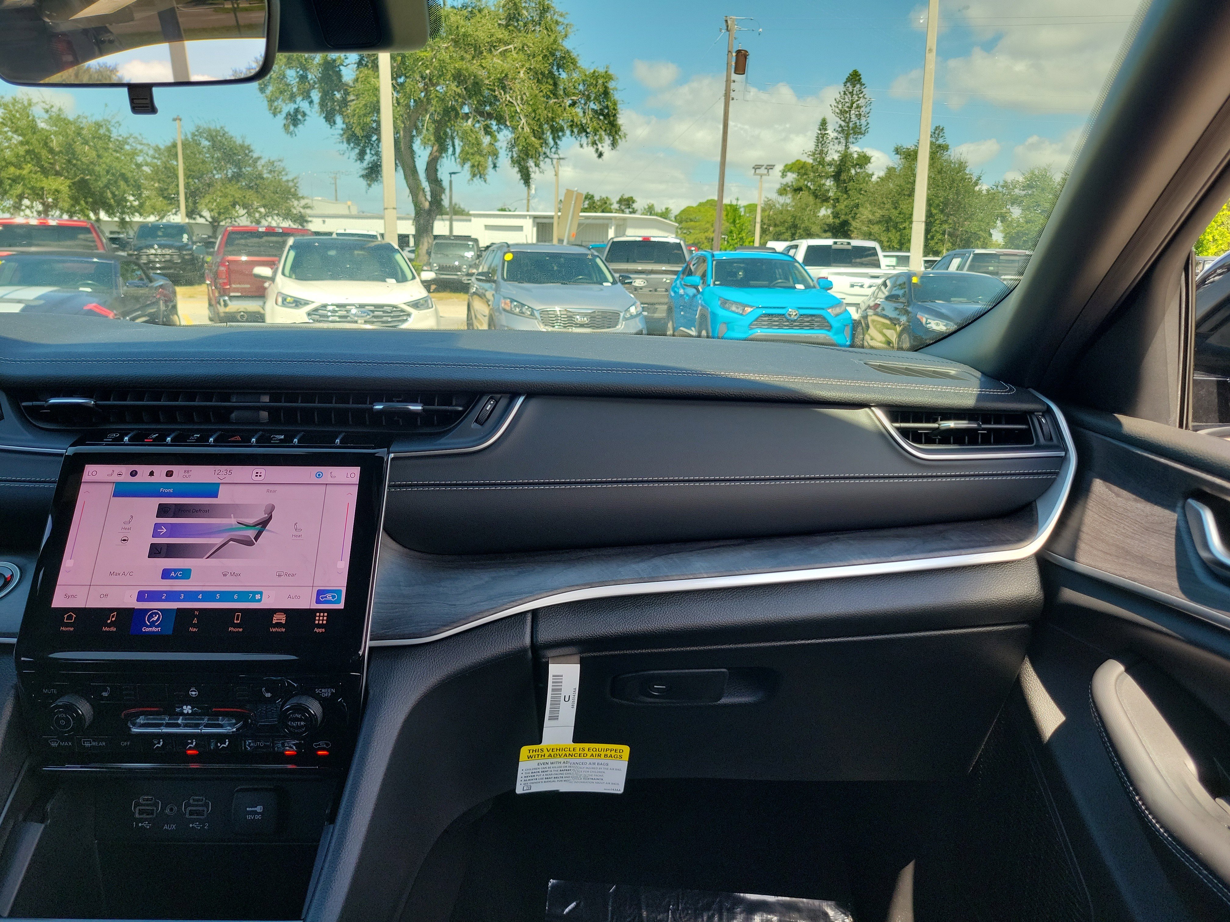 New 2025 Jeep Grand Cherokee L Limited w/ Black Appearance Package image 9