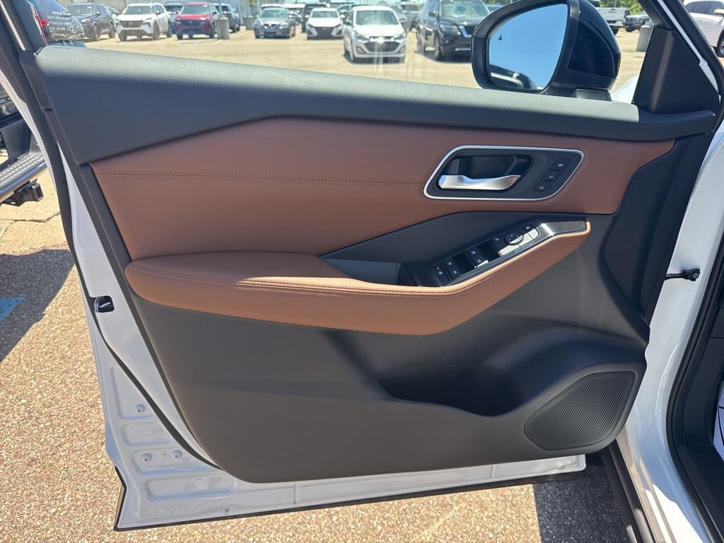 New 2026 Nissan Rogue Platinum w/ Platinum Premium Package AWD/4WD image 10