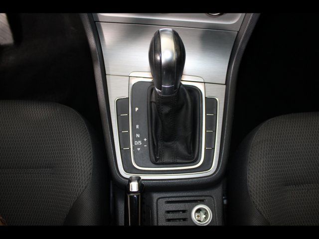 Used 2016 Volkswagen Golf S FWD image 24