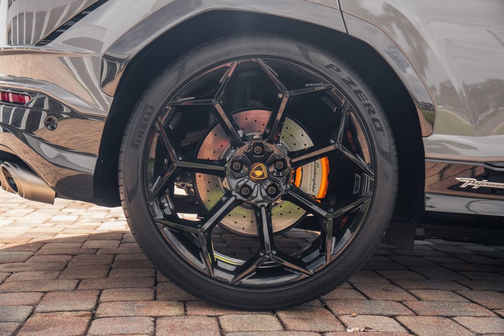 Used 2024 Lamborghini Urus Performante AWD/4WD image 14