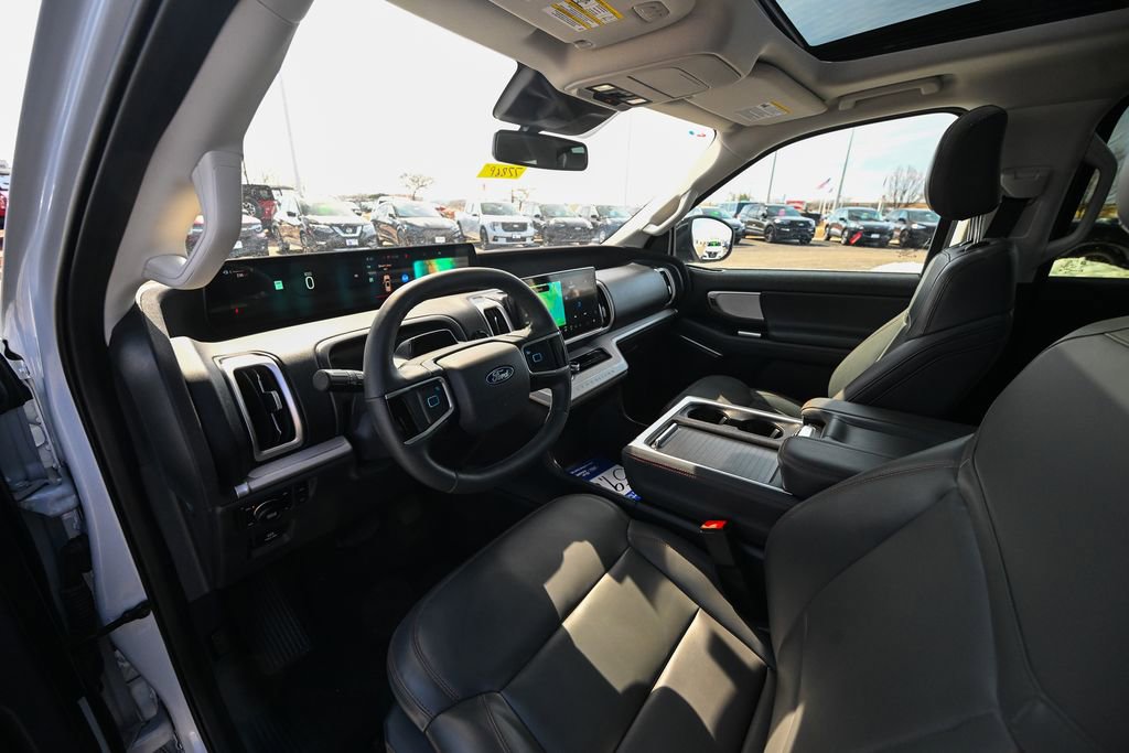 Certified 2025 Ford Expedition Active image 18