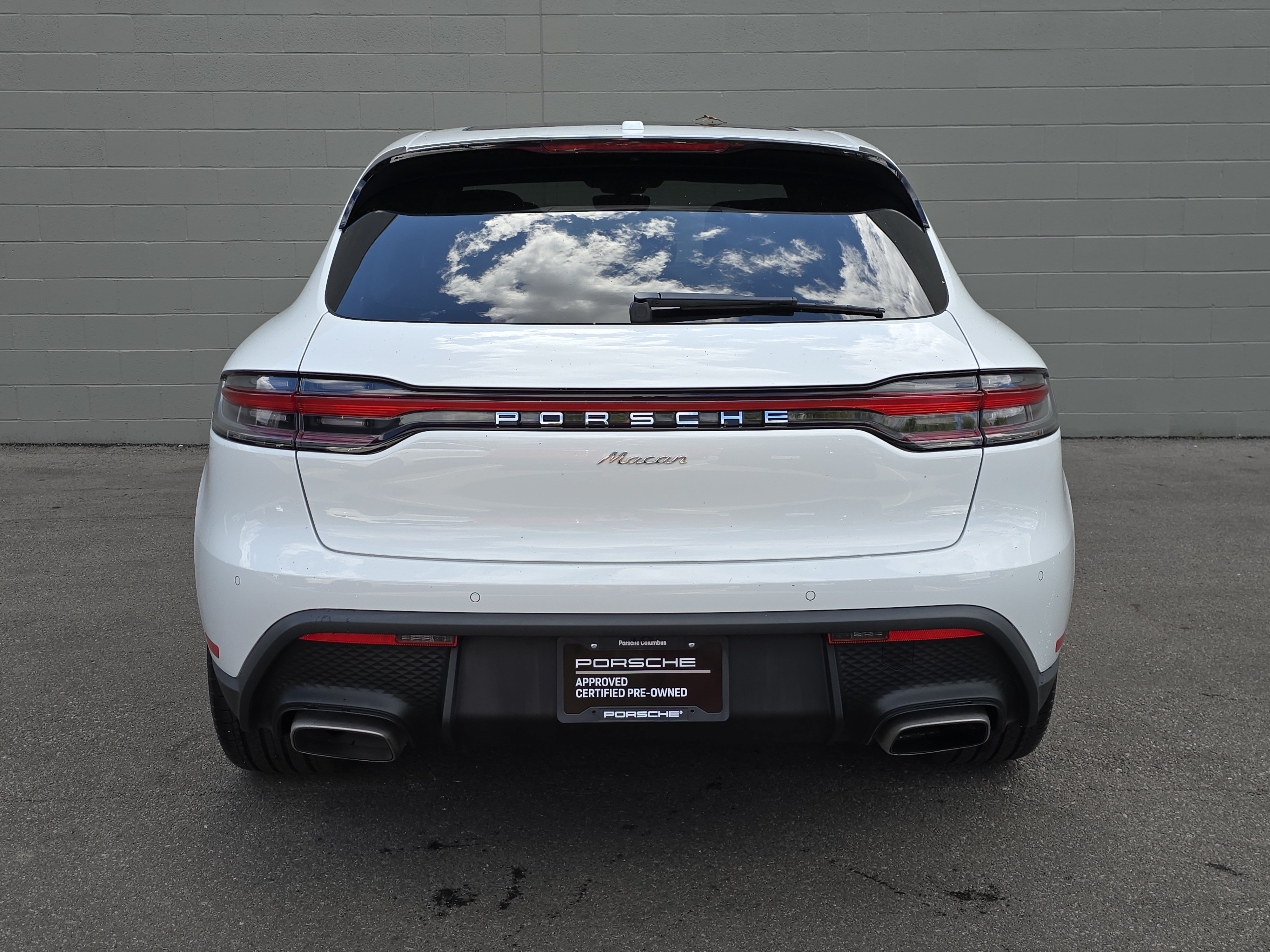 Certified 2025 Porsche Macan AWD/4WD image 8