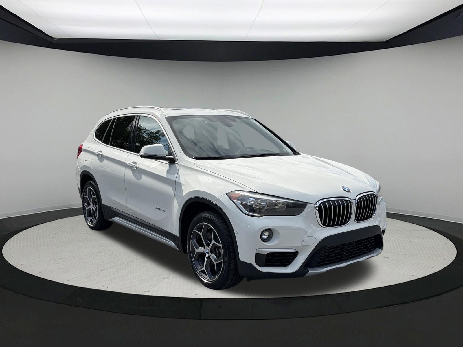 Used 2018 BMW X1 xDrive28i AWD/4WD image 2