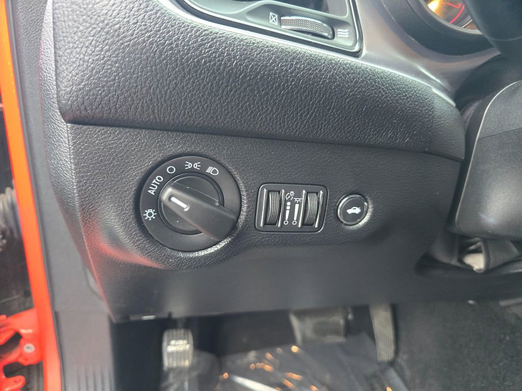 Used 2020 Dodge Challenger SXT image 19