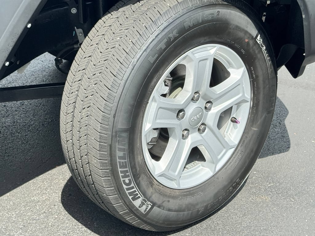 Used 2022 Jeep Wrangler Sport AWD/4WD image 9
