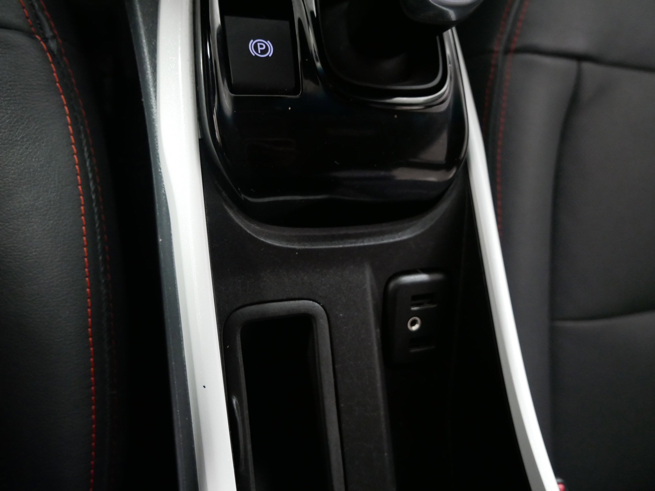 Used 2019 Chevrolet Bolt Premier w/ Infotainment Package image 30