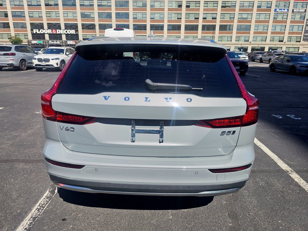 Certified 2025 Volvo V60 B5 Cross Country Ultra AWD/4WD image 28