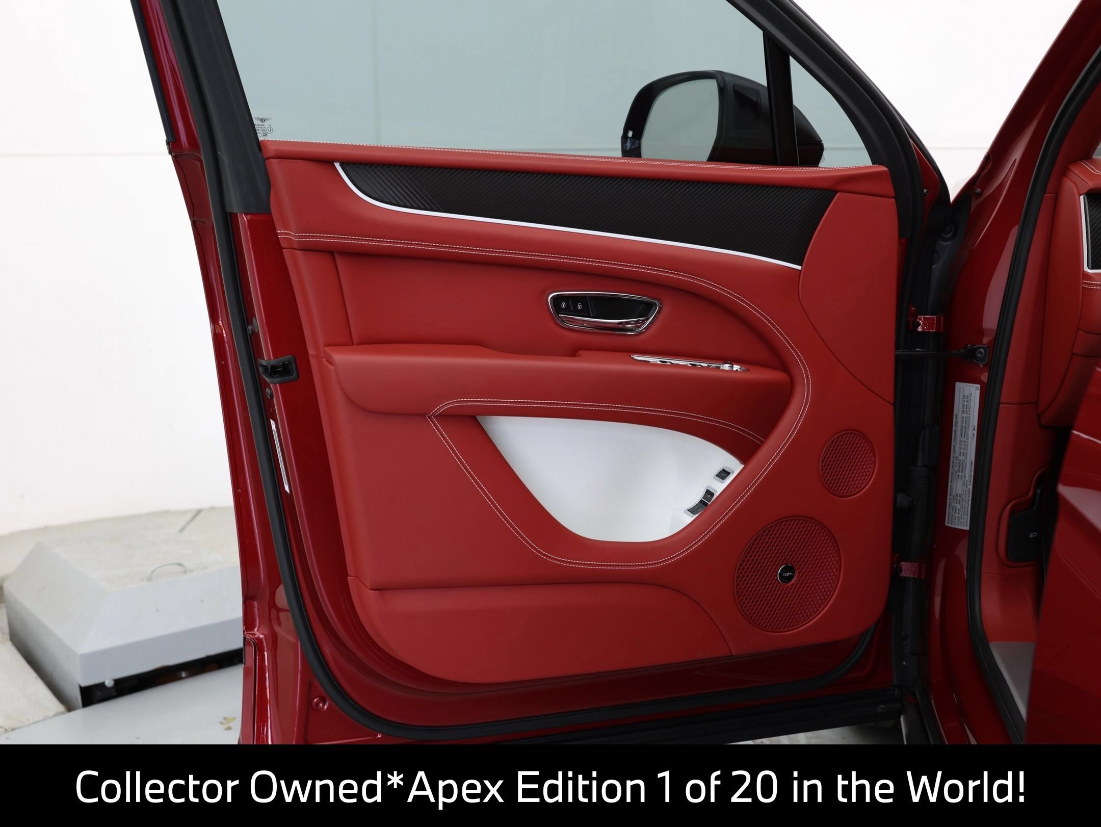 Used 2025 Bentley Bentayga AWD/4WD image 31