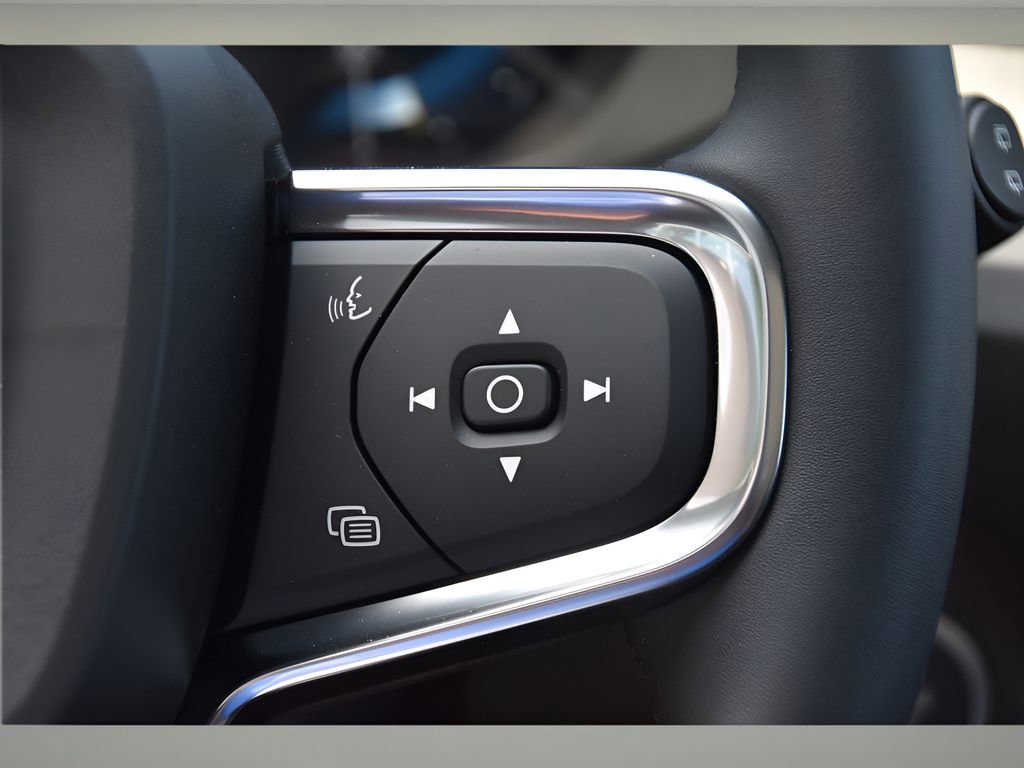 Certified 2025 Volvo XC40 B5 Ultra w/ Protection Package Premier image 33