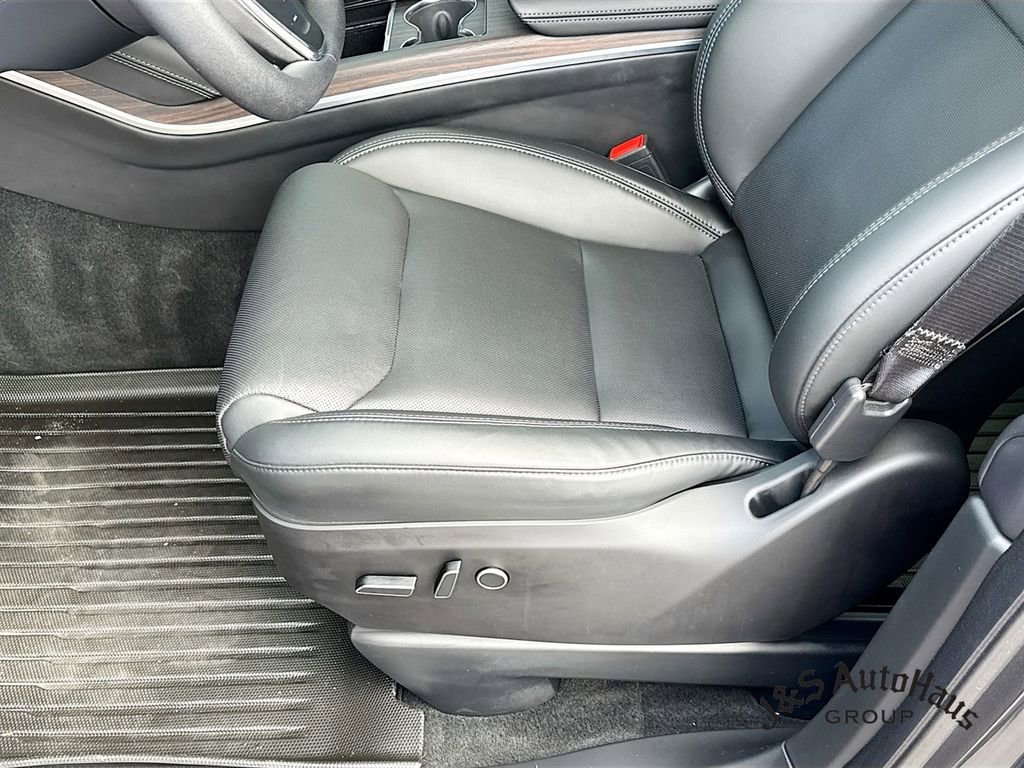 Used 2024 Tesla Model X image 25