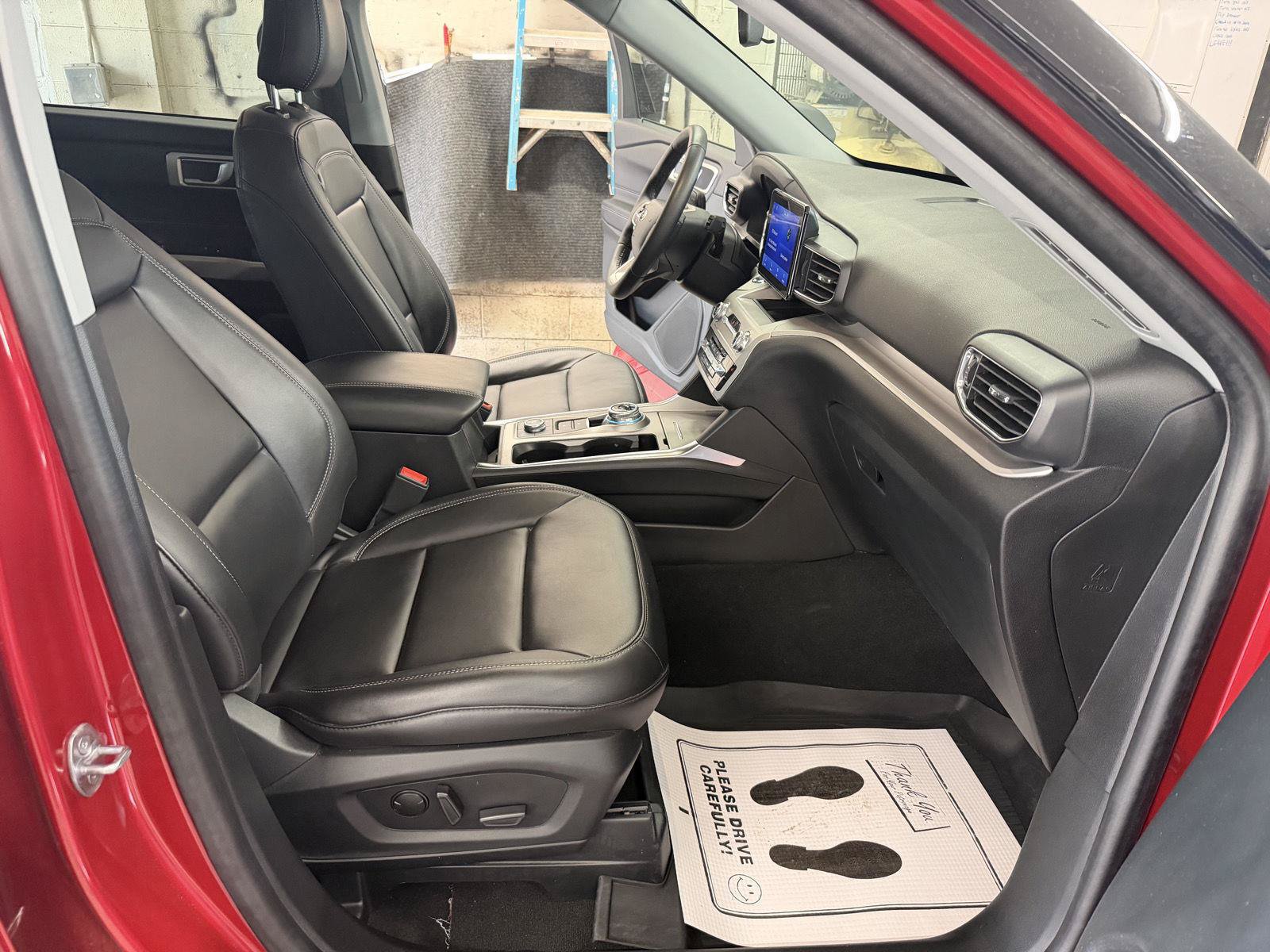 Used 2023 Ford Explorer XLT w/ Equipment Group 202A AWD/4WD image 30
