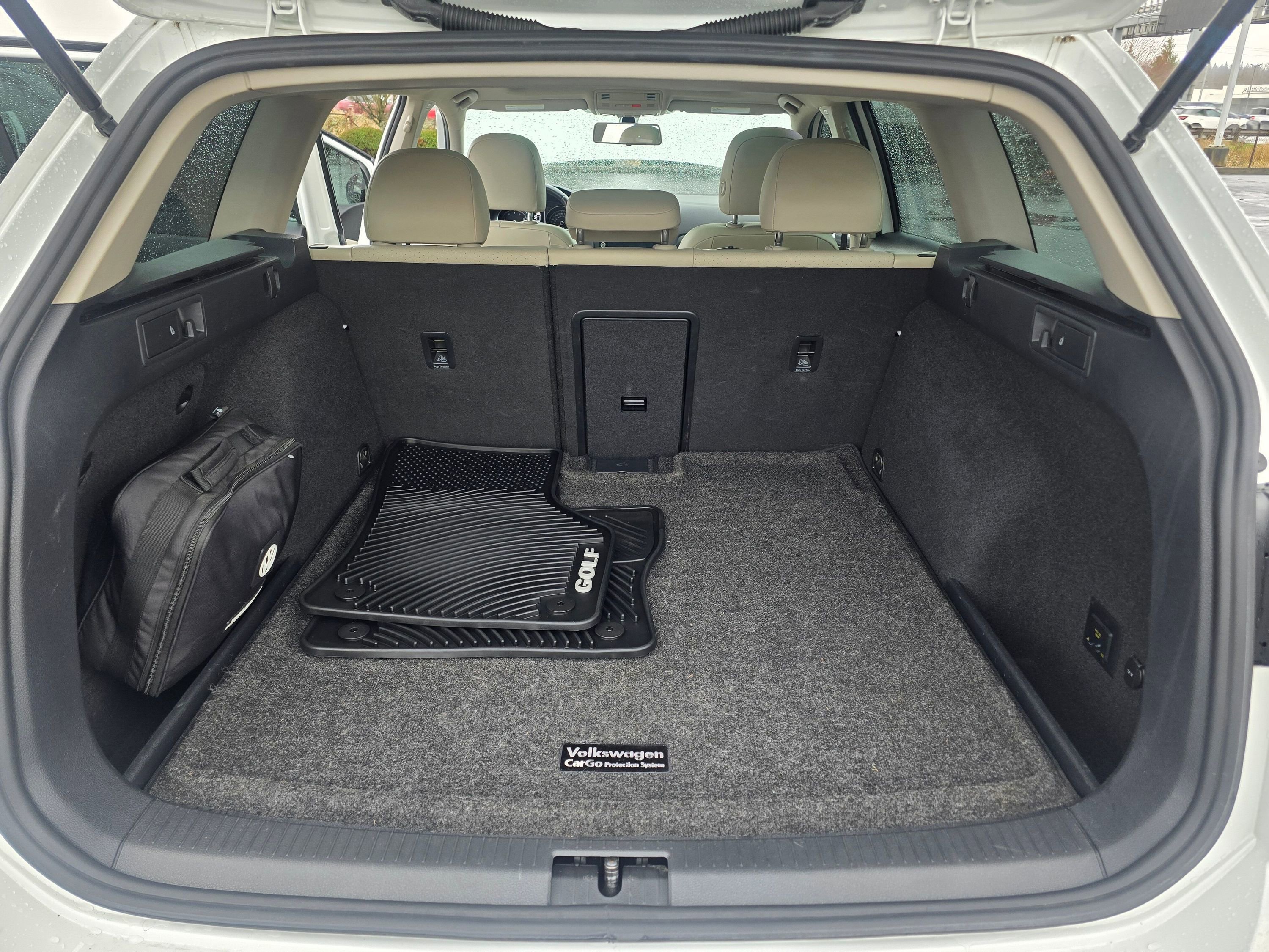 Used 2018 Volkswagen Golf SE image 11