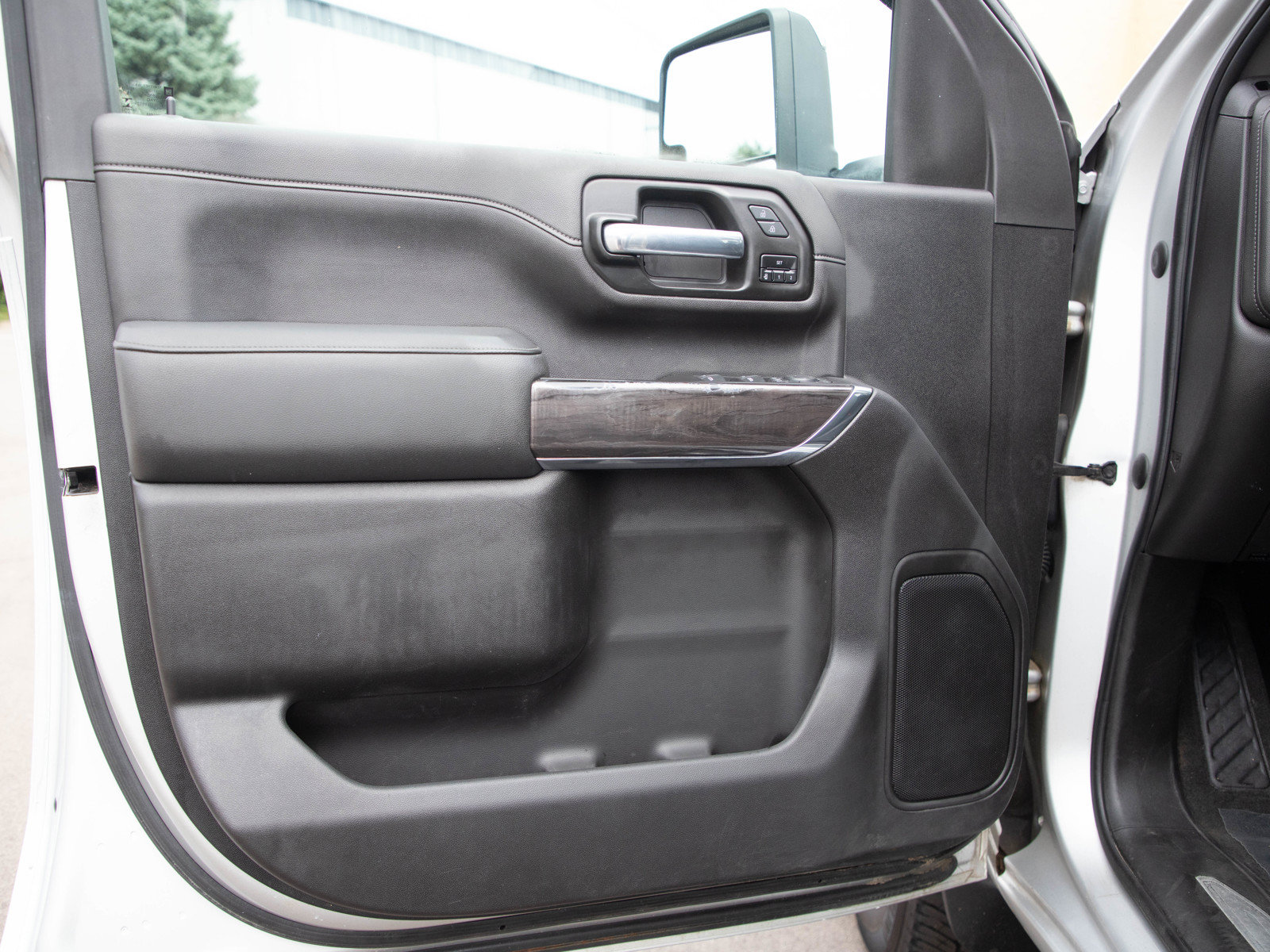 Used 2022 Chevrolet Silverado 2500 LTZ w/ LTZ Convenience Package AWD/4WD image 18