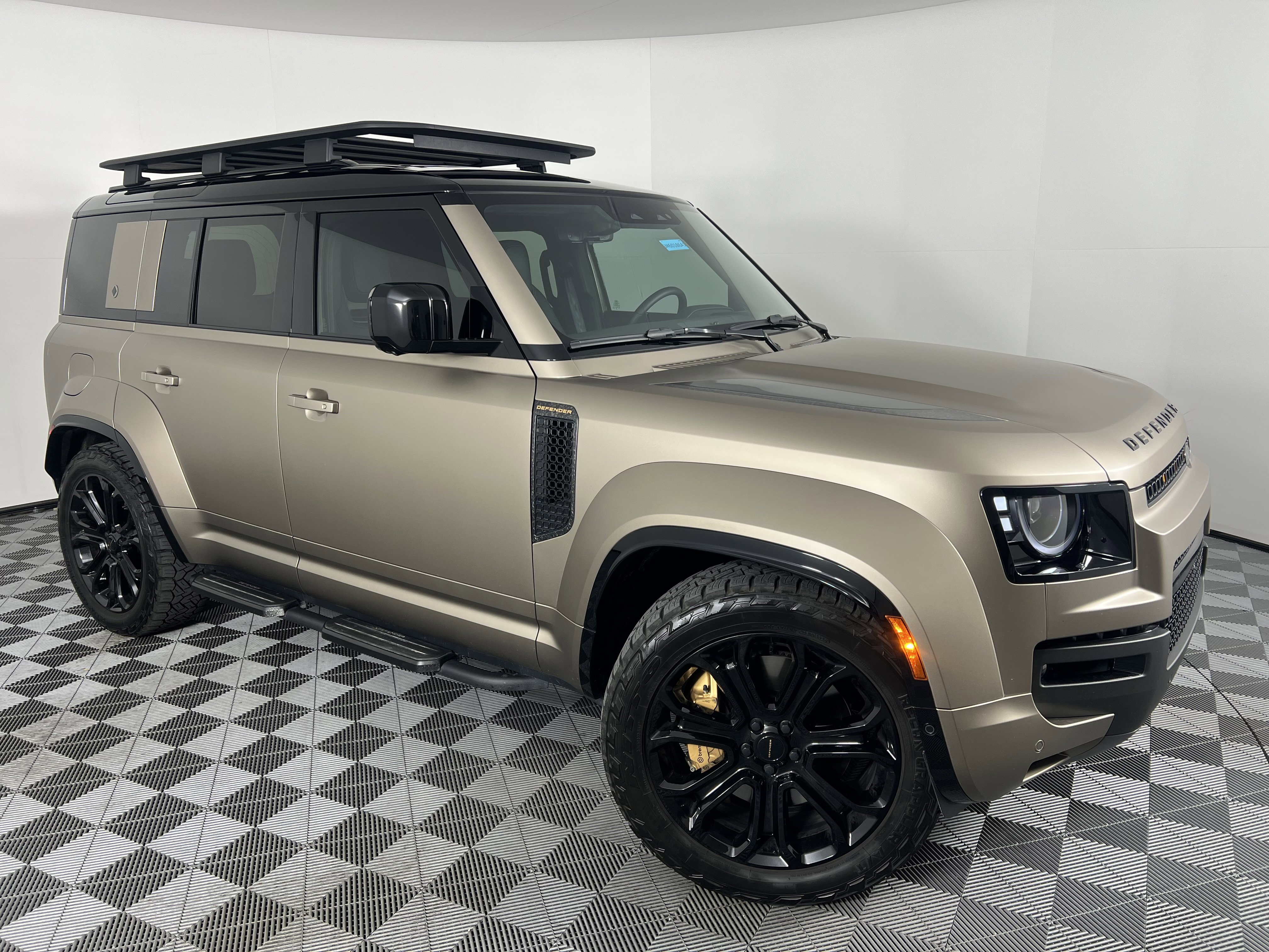 Used 2026 Land Rover Defender 110 OCTA image 2