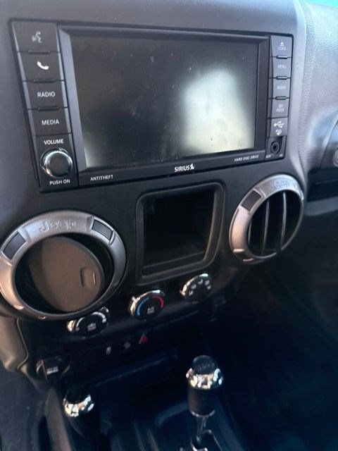 Used 2017 Jeep Wrangler Unlimited Sport w/ Mopar Black Appearance Group AWD/4WD image 7