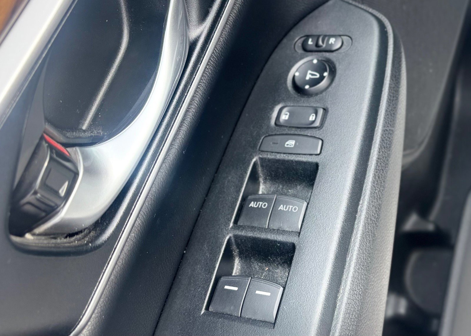 Used 2018 Honda CR-V Touring image 26