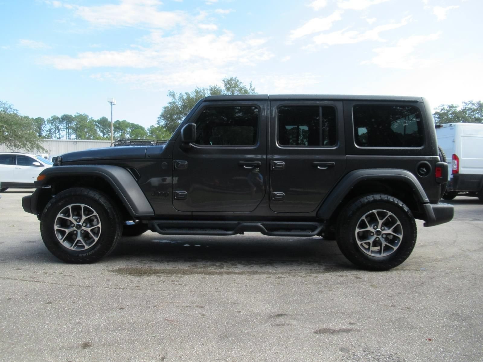 Used 2024 Jeep Wrangler Unlimited Sport AWD/4WD image 4