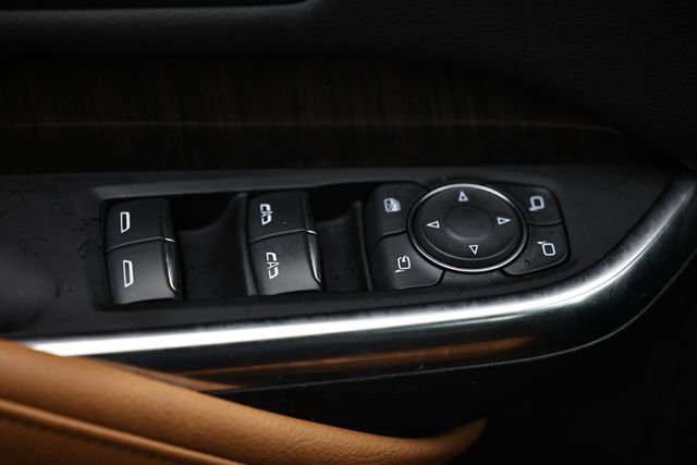 Used 2021 Cadillac XT4 Premium Luxury image 16