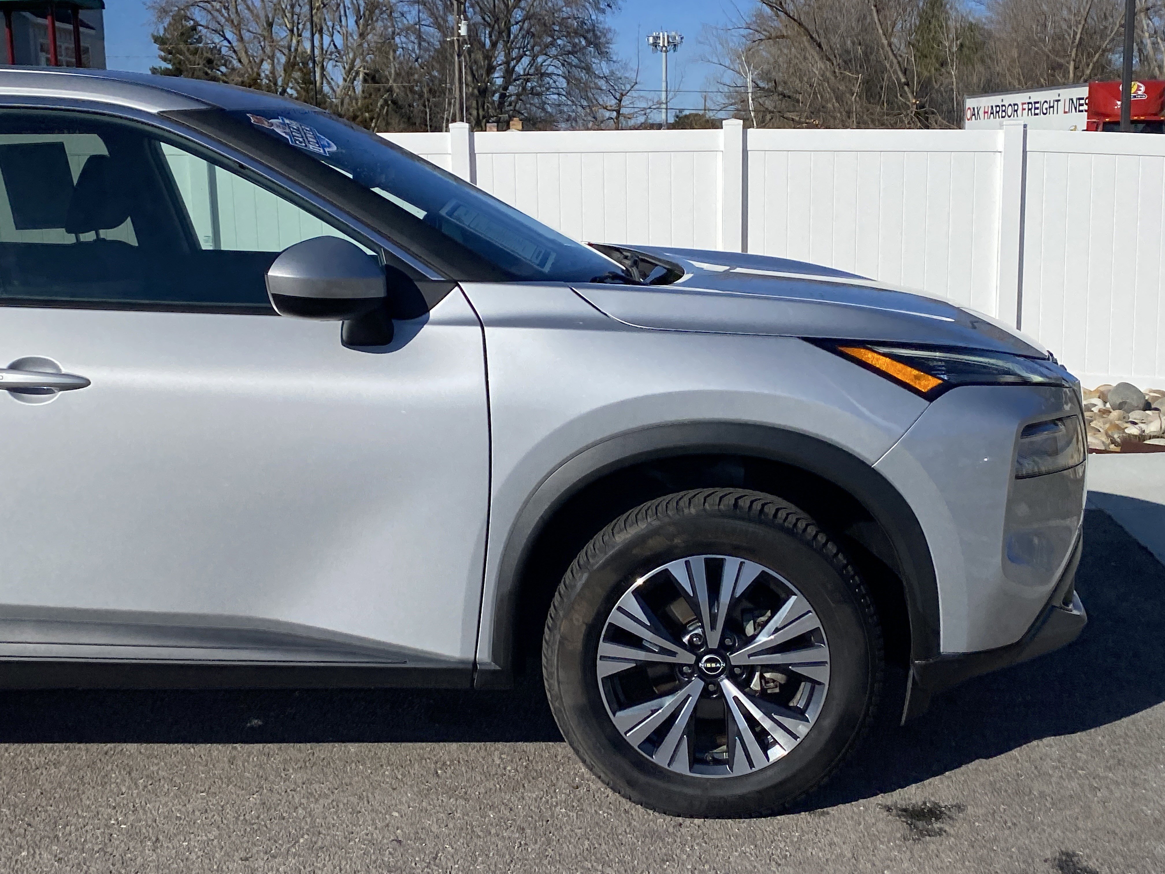 Used 2023 Nissan Rogue SV image 8