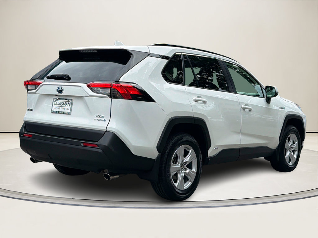 Used 2021 Toyota RAV4 XLE w/ Convenience Package AWD/4WD image 3