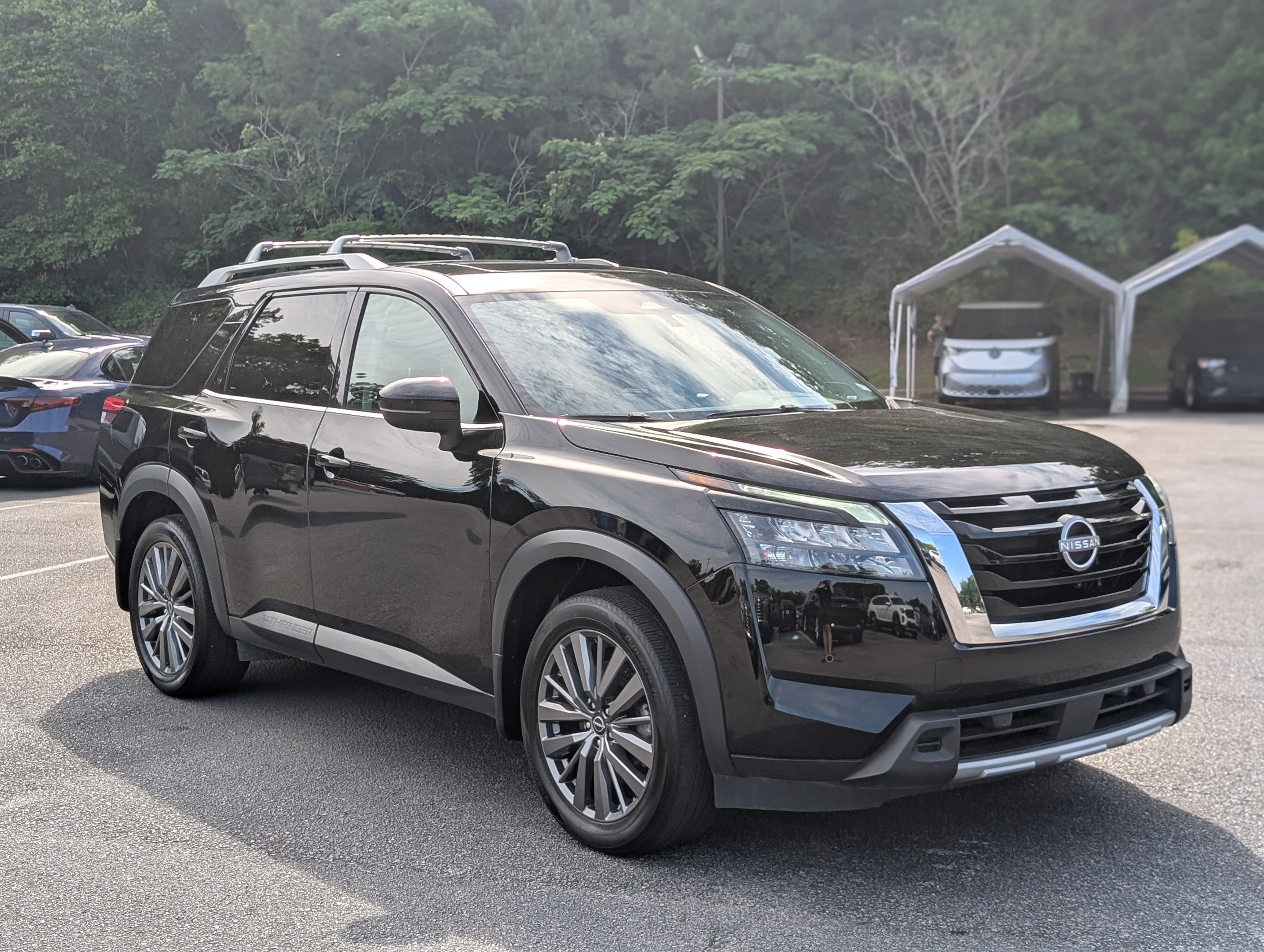 Used 2025 Nissan Pathfinder SL w/ SL Premium Package FWD image 11