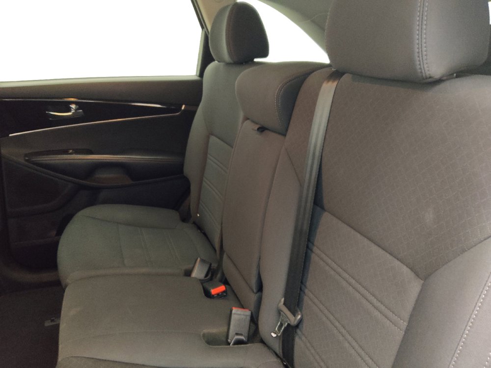 Used 2019 Kia Sorento S image 18